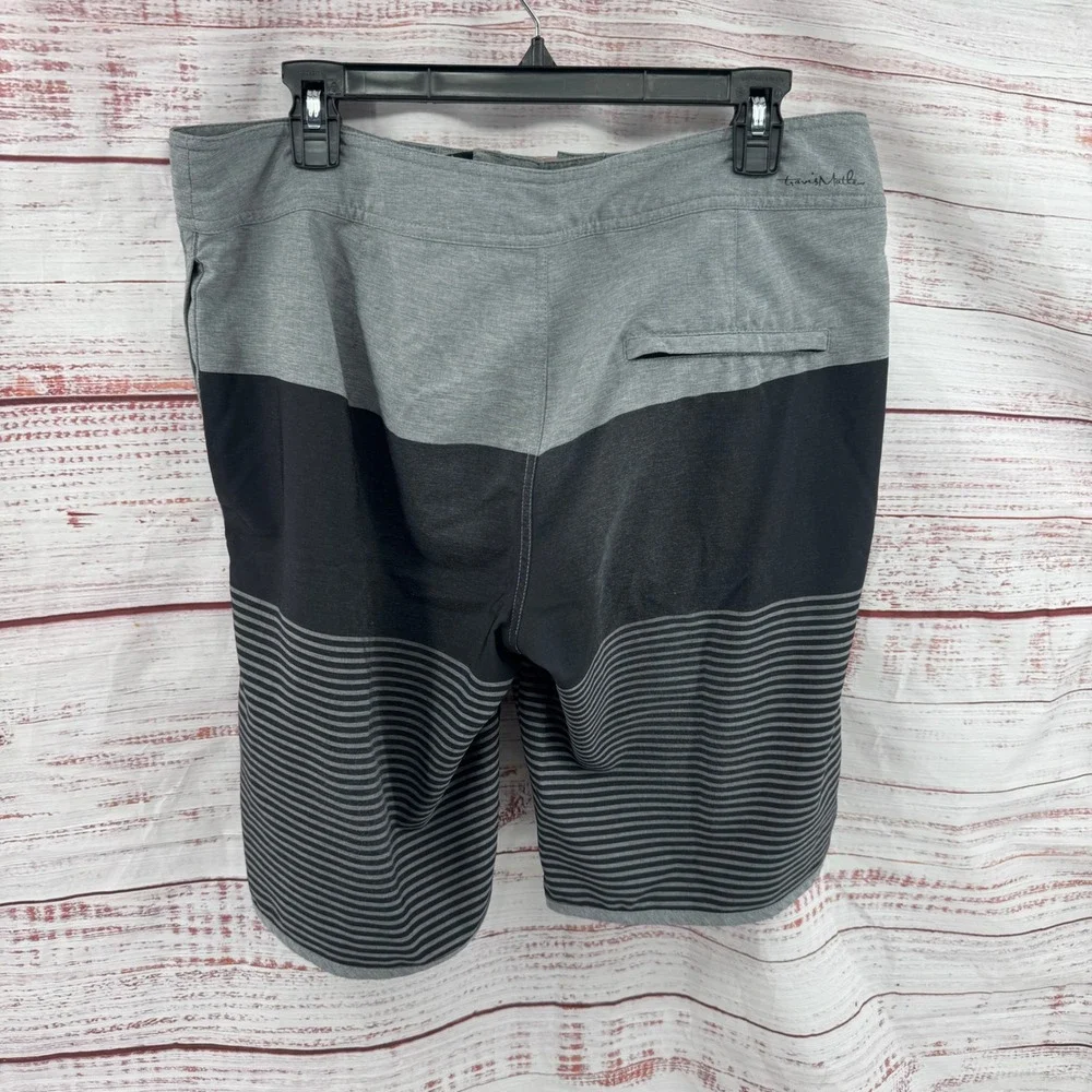 Travis Mathew Board Shorts Mens Size 32  Colorblock Striped Swim Trunks